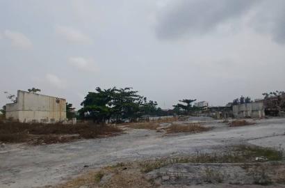 FOR SALE: WATERFRONT: fenced and gated bareland along Ozumba Mbadiwe, VI  LAND SIZE: 16,000 Sqm with approval to reclaim an additional 3500 Sqm ASKING PRICE $35m with both Fed & state C of O.