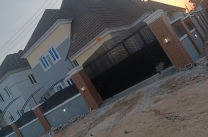 For sale  Newly built 4 bedroom fully detached penthouse in an estate around NUT Axis opposite river Park Estate Along Airport Lugbe Abuja. 140m