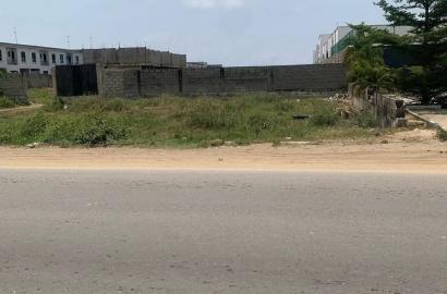 Good For Commercial/Residential   FOR SALE‼️8plots of land directly facing express📍 Ogombo express road beside Urban prime Lekki/Ajah Lagos Nigeria.
