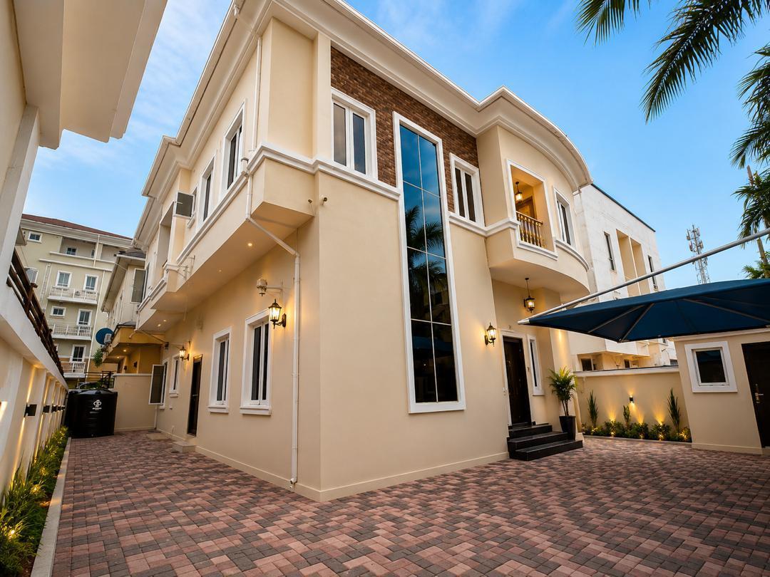 A spacious 5 Bedroom Fully Detached House with Inbuilt Service Quarters Location:  Parkview Estate, Ikoyi