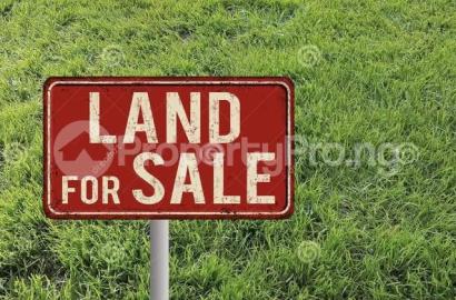 HOT AND SIZZLING IN BANANA ISLAND  Cornerpiece plot measuring 2,500sqm in zone R 11  Title: Fed Cofo Price: N4.5m/sqm