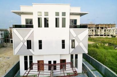 Direct  Distress Sale : 1 units 5 Bedrooms Semi Detached Duplex with Separate Compound.  Location : Off Spar Road by Nicon Town Price : N250m net hurry as offer last till Saturday 26th April 2025